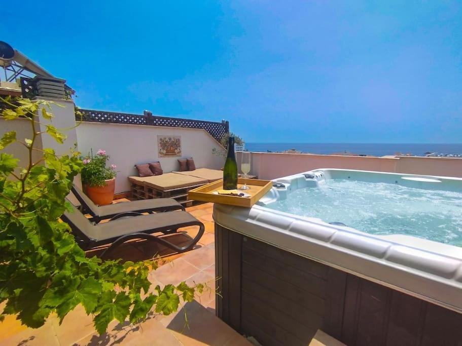 דירות נרחה Penthouse With Jacuzzi And Spectacular Sea Views מראה חיצוני תמונה