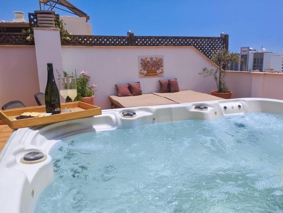 דירות נרחה Penthouse With Jacuzzi And Spectacular Sea Views מראה חיצוני תמונה